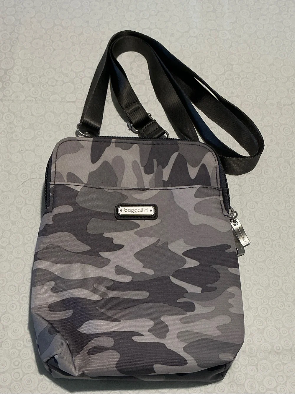 Baggallini Take Two RFID Bryant Crossbody Bag in the